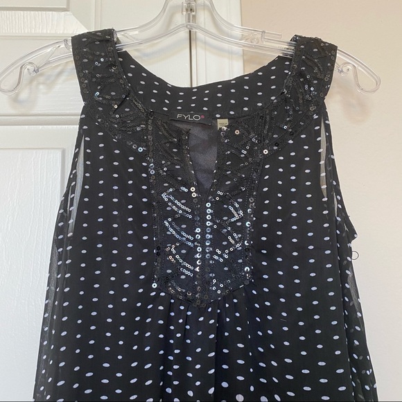 Black and white top - Picture 5 of 6